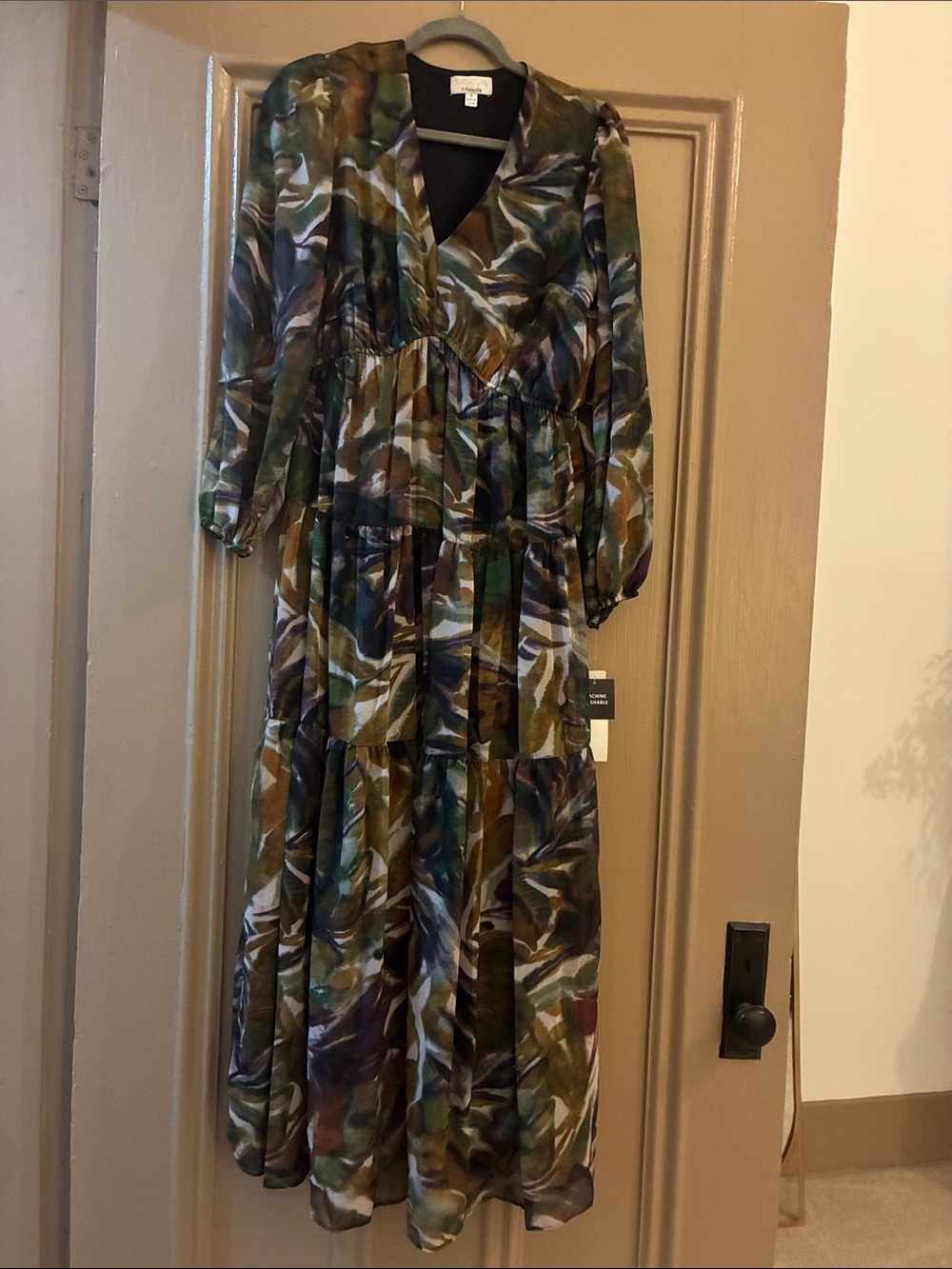 Signature by Robbie Bee Green Multi-Color Tiered V-Neck Maxi Dress